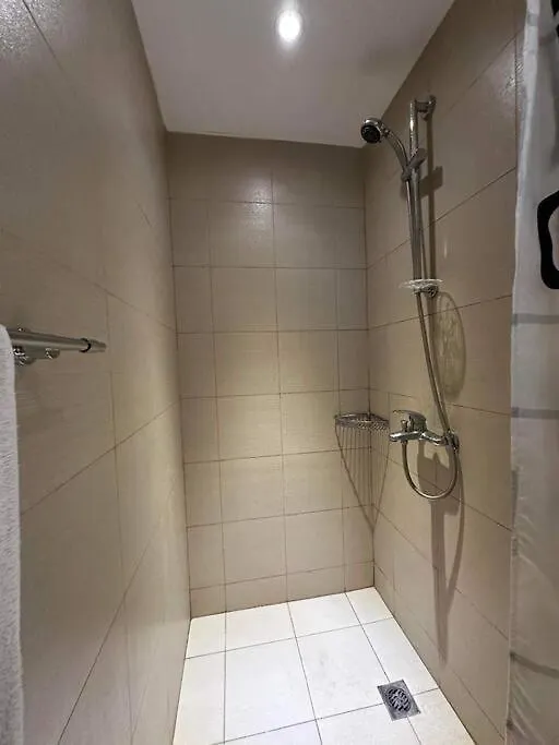 Miami 2Br Pool View Apartment Manila